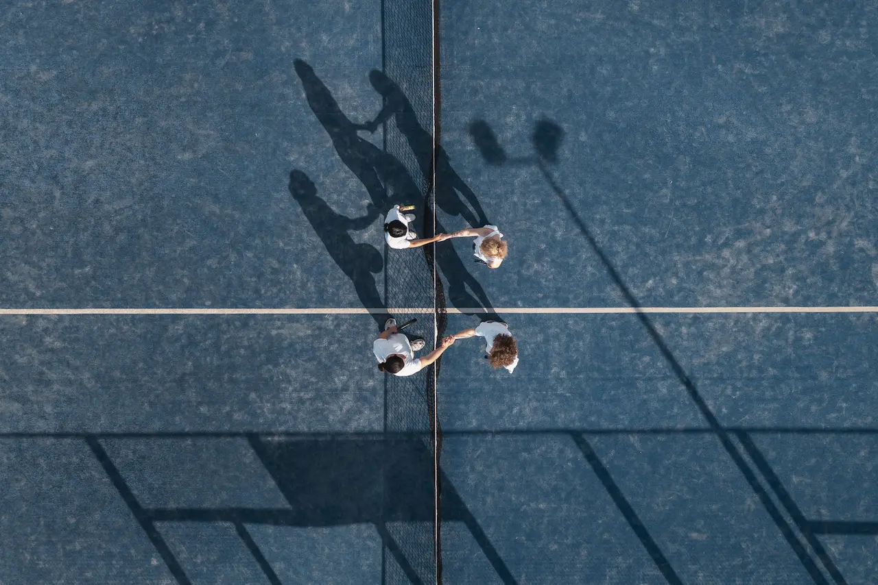 quatre-joueurs-de-padel.jpg